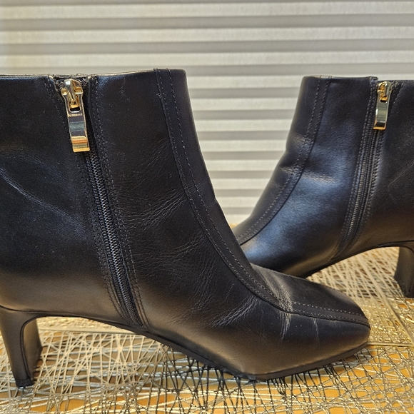 Clarks Seren 55 Bootie (Women) Blk Leather Ankle Boots Size 8 - Picture 5 of 9